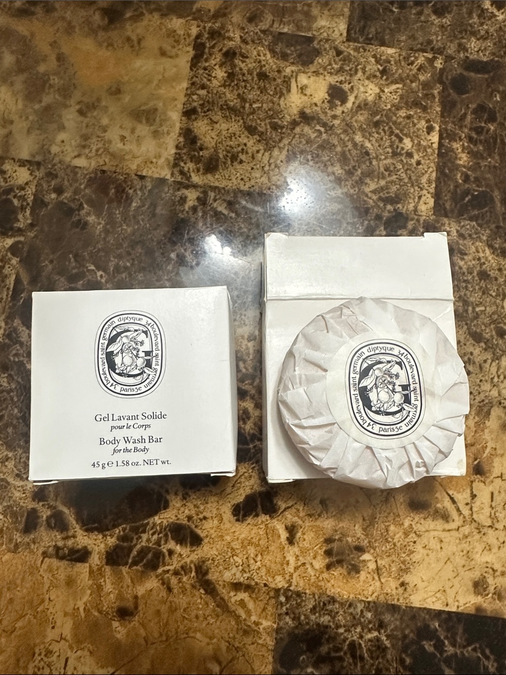 diptyque White Round Body Wash Bar with Branded Seal (2 of 45 grams)
